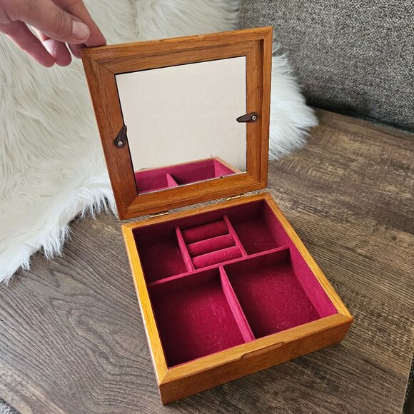 Vintage Styled by Mele, Wooden Jewelry Box with Heart Shaped Photo Frame - Picture 1 of 7